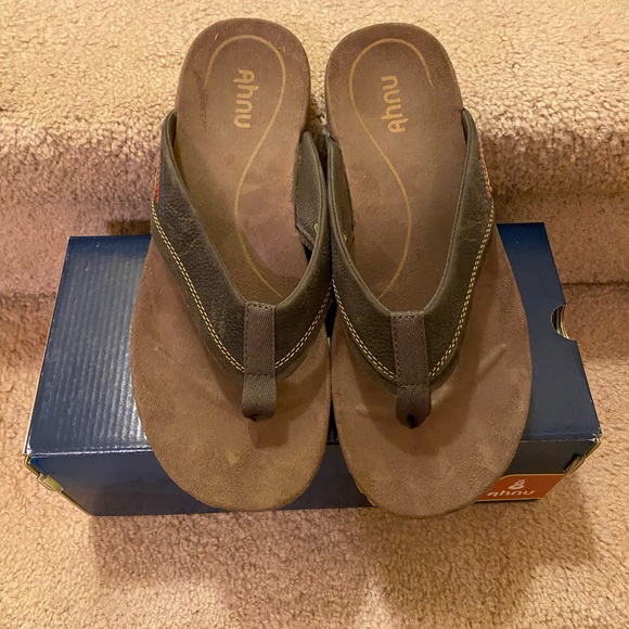 NEW Men’s Anhu Flip Flops Size 8 - Picture 2 of 4